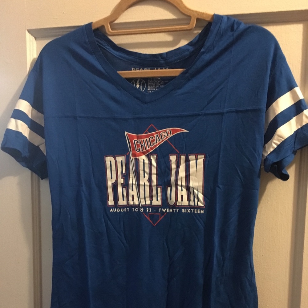 Pearl Jam sporty 2016 Wrigley Field blue top